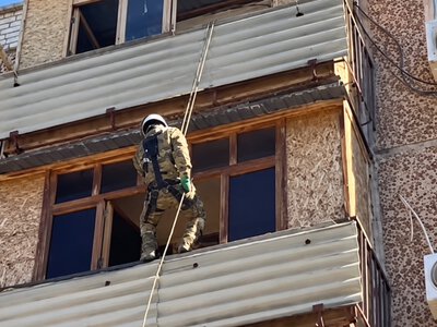  Двое маленьких детей оказались заперты в квартире в Жезказгане 