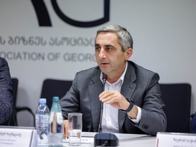 Дело о фальшивом алкоголе: экс-замглавы Службы доходов получил 1,5 года за помощь бутлегерам
