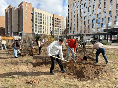 «Таза Қазақстан»: в районе Нура высадили порядка 400 деревьев