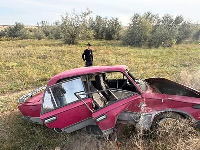 ВАЗ перевернулся на полевой дороге в Николаевской области: водитель погиб, есть пострадавшая