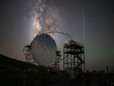 Зеркальное отражение метеора и Млечного Пути: удивительный снимок с Канарских островов