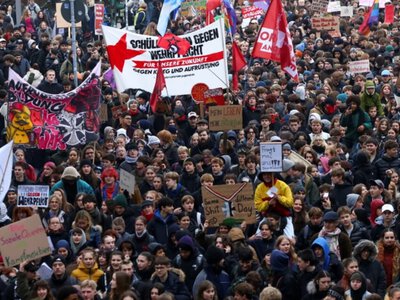  «Ваша война – без нас»: Германию охватили массовые протесты школьников против военной службы 
