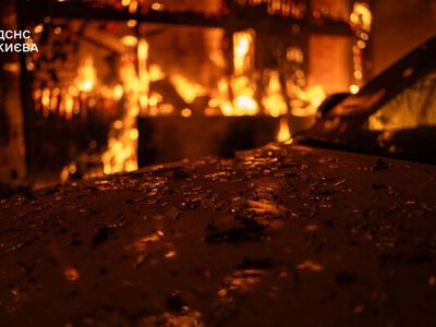 Вражеская атака на Киев унесла жизнь мужчины, на СТО вспыхнул пожар