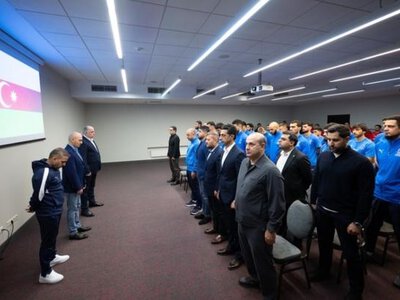 AFFA rəhbərliyi və millinin kollektivi şəhidlərin xatirəsini yad etdi - Litvadan FOTOLAR