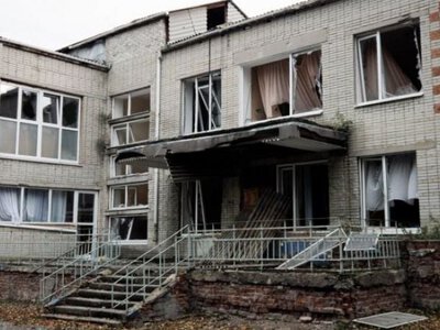 Российская армия нанесла авиаудар по детскому дому в Сумах: есть погибшие и раненые