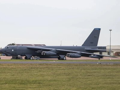 В Великобритании возле авиабазы Fairford задержали пятерых мужчин — Reuters