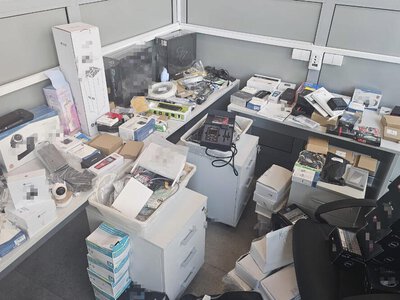 Мільйон євро та обладнанням для шпигунства знайшли у затриманих у Чорногорії росіян