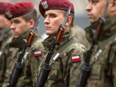 Польша увеличила военные расходы более чем вдвое, но оборонный бум создает риски для экономики