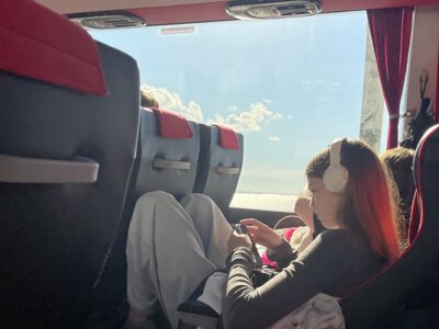 Где лучше сидеть в автобусе во время путешествия: назвали самые безопасные места