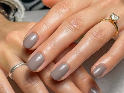 Серо-коричневый маникюр Taupe стал новым трендом осени