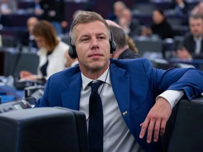 Парламент Венгрии снял неприкосновенность с Мадьяра по делу о похищенном телефоне