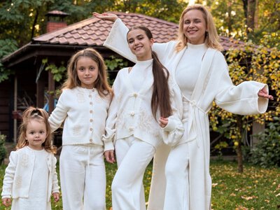 Лилия Ребрик показала теплую осеннюю фотосессию с тремя дочерьми