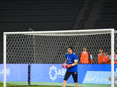 Ölkənin bir nömrəli qapıçısı olası adamın başına gələnlərə baxın!