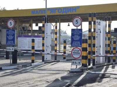 Попадание вражеского дрона возле границы с Польшей: ударной волной повреждено здание КПП Ягодин и въезд в терминал