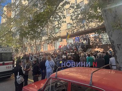Стоят с 4 утра: чиновники назвали причину огромных очередей за «Зимней поддержкой» в Николаеве