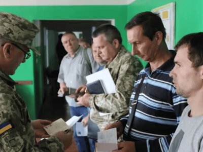 В Украине 1,4 млн украинцев имеют бронь: где они работают