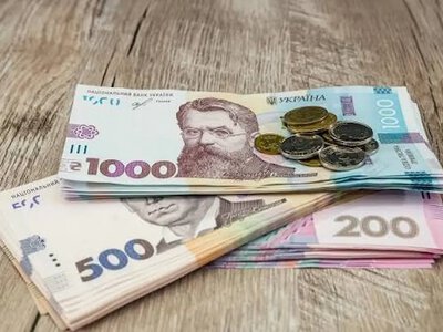 После смерти пенсионера семье могут выплатить больше: какие деньги положены близким
