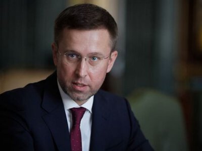 Кабмин сокращает расходы из-за задержки помощи