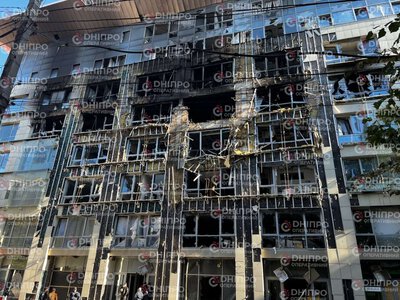 Днепр оправляется после атаки: что сейчас происходит на месте попадания по бизнес-центру