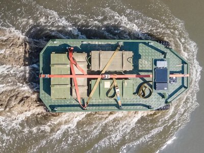 Украинский НРК-амфибия впервые доставил груз на фронт, преодолев более 40 км по суше и воде