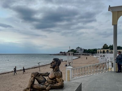 «Мертвый» бархатный сезон в Евпатории (фотогалерея)