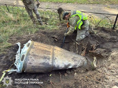 Взрывоопасный «подарок» после атаки: у домов в Киеве нашли боевые части