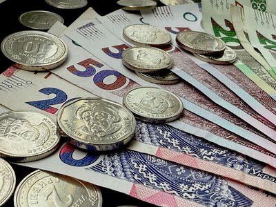 С 1 октября: кому из пенсионеров выплатят почти 1 300 гривен