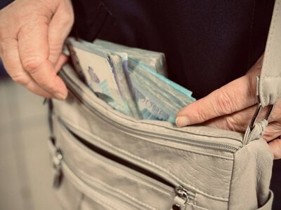  Пенсионерка в Петропавловске чуть не перевела мошенникам 2,75 млн теңге 
