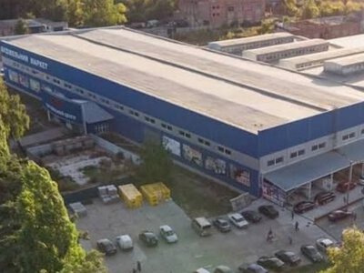 Россияне атаковали строительный гипермаркет в Сумской области