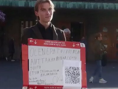 Украинец в Финляндии полтора года не мог найти место для практики и вышел на улицу с плакатом