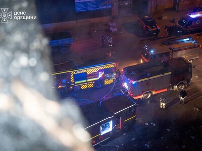 В Одессе в результате атаки поврежден бизнес-центр, пострадал человек (фото)