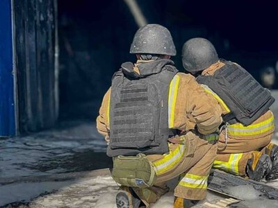  В Киеве дрон рф попал в здание школы, произошел пожар 