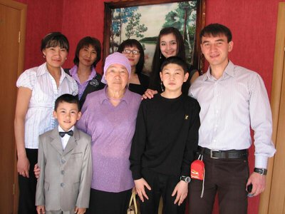 Учительство — семейная традиция: несколько поколений одной семьи воспитывают учеников в Астане