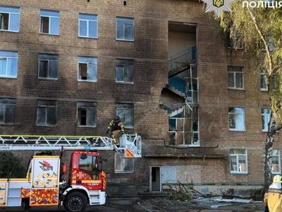 В Киеве дрон попал в здание школы: ученики находились в укрытии