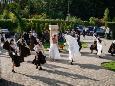В Закарпатье художники из семи стран создали новые скульптуры для Карпатского скульптурного маршрута