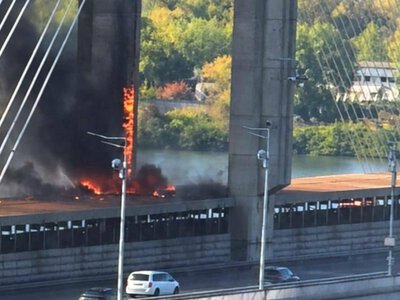 Два попадания у опор Южного моста в Киеве: метро остановили, мост срочно обследуют