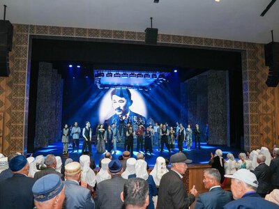 ТУРКЕСТАН: ВЕТЕРАНЫ ПОСМОТРЕЛИ СПЕКТАКЛЬ «КОРОЛЬ ВАЛЬСА»