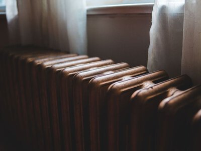 Воздух спустили, а батарея и до сих пор холодная: нужно проверить небольшую деталь