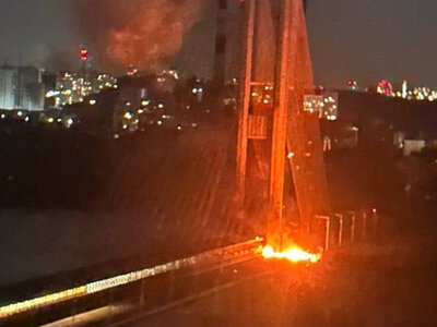 Взрыв и пламя на Южном мосту в Киеве: произошел повторный удар, - ФОТО