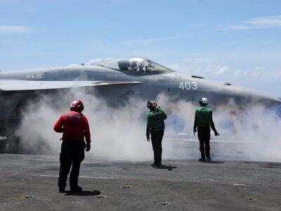 США перебрасывают на Ближний Восток дополнительно до 10 тысяч военнослужащих и третий авианосец — WSJ