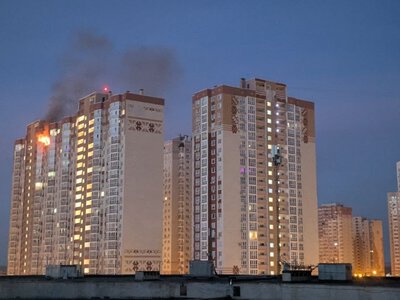 Сильное задымление после попадания БПЛА: в Киеве горит многоэтажка, - ФОТО
