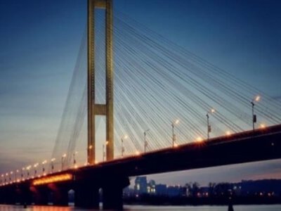 В Киеве БПЛА в четвертый раз ударил в Южный мост