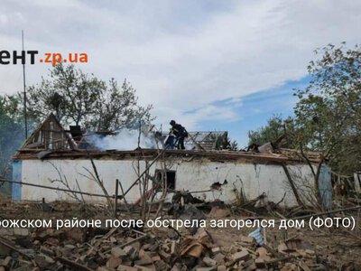 В Запорожском районе после обстрела загорелся дом (ФОТО)