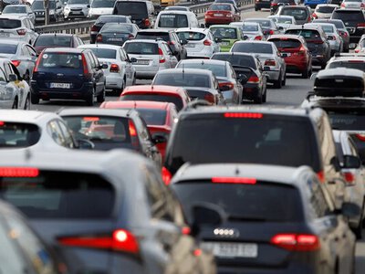 Киев встал в многокилометровых пробках после перекрытия мостов из-за ночных ударов рф