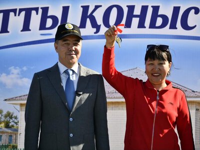 В ЖАНГАЛИНСКОМ РАЙОНЕ 14 СЕМЕЙ ПОЛУЧИЛИ НОВОЕ ЖИЛЬЁ