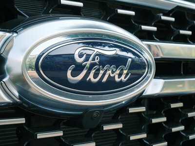 Продажи Ford упали после отказа от популярных кроссоверов