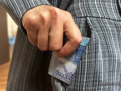  Фальшивый налог и решала на границе: целительница из Кульсары обманула мать умершего парня 