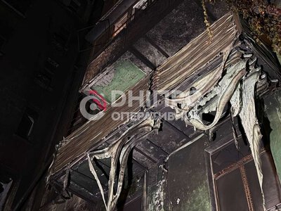 Российский дрон попал в многоэтажный дом в центре Днепра: что происходит на месте атаки