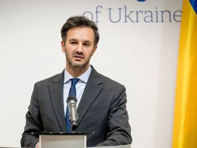В МИД Украины не получали от иностранных посольств сообщений о планах покидать Киев — Тихий