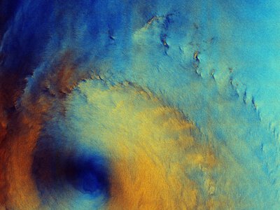 Глаз бури из космоса: как спутник Sentinel-1 увидел поверхность океана под тайфуном Суриге
